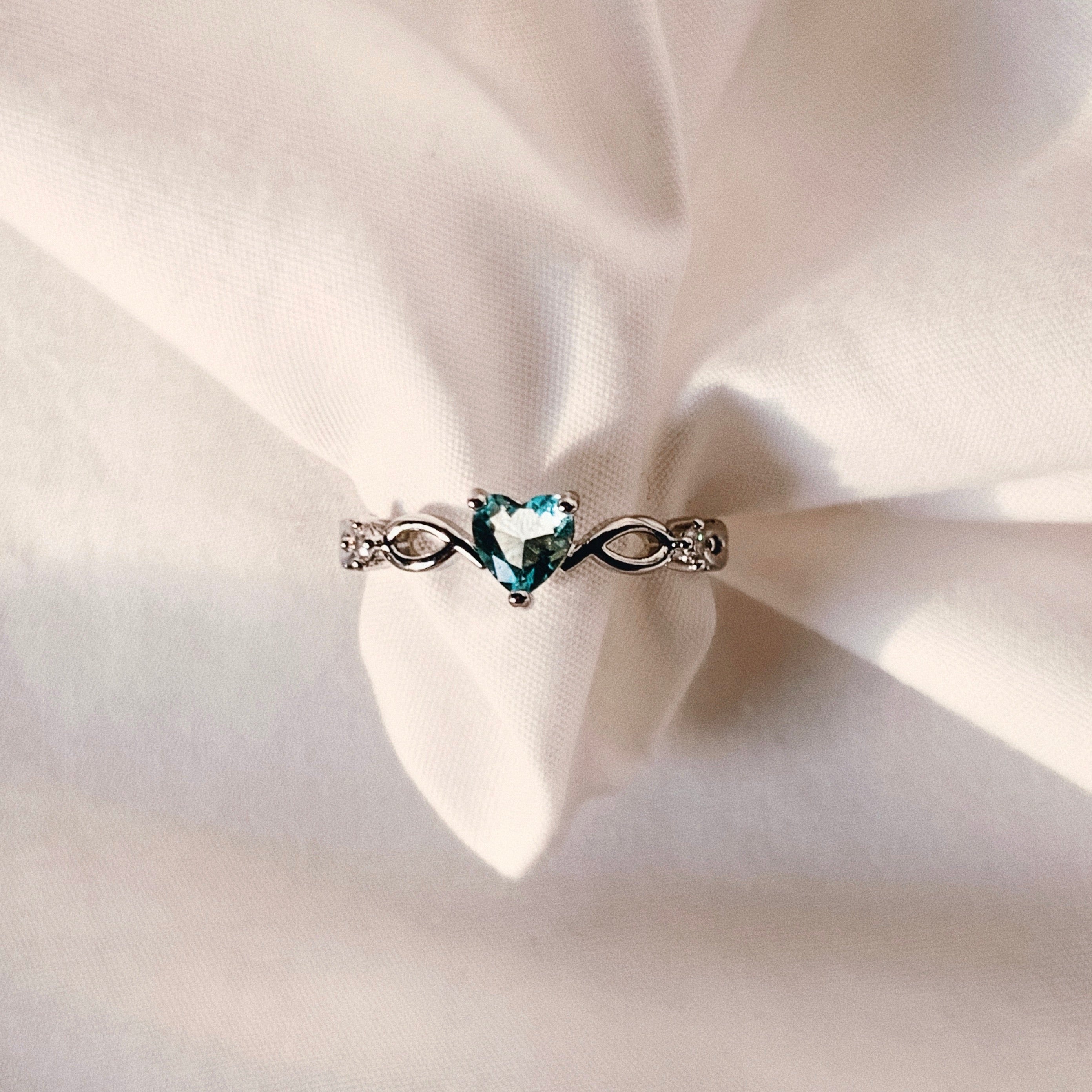 L’amour Ring (ICY BLUE)